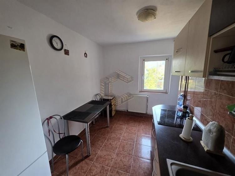 Apartament cu 3 camere decomandat, mobilat în Girocului