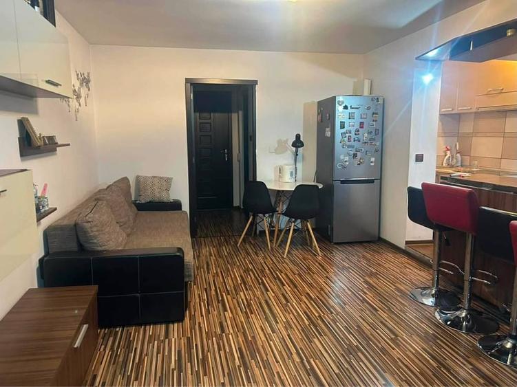 Apartament cu 3 camere decomandat în Exterior Vest