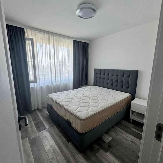 Apartament cu 3 camere semidecomandat în Crângași