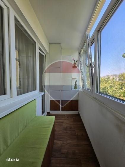 Apartament cu 3 camere în Podu Roș