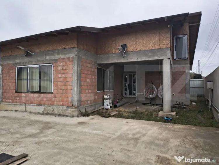 Casă cu 7 camere cu Teren 1600 Mp în Bâra