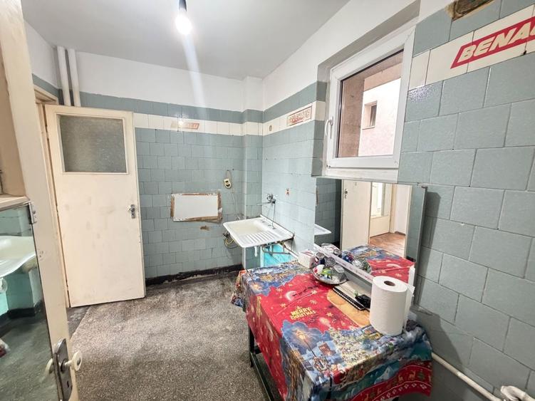 Garsonieră semidecomandată în Gara de Nord