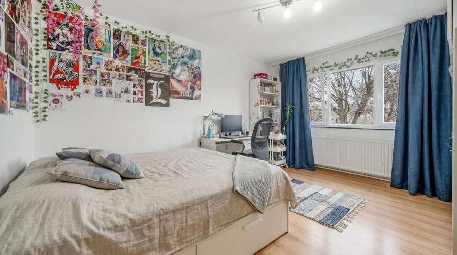 Apartament cu 3 camere semidecomandat, mobilat în Berceni