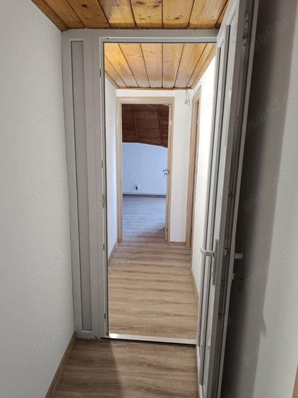 Casă cu 6 camere cu Teren 500 Mp în Păun