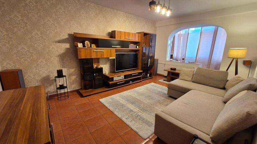 Apartament cu 3 camere decomandat, mobilat în Gorjului