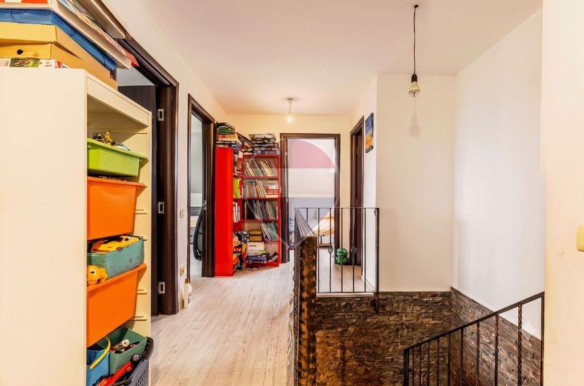 Apartament cu 5 camere decomandat, mobilat în Breazu