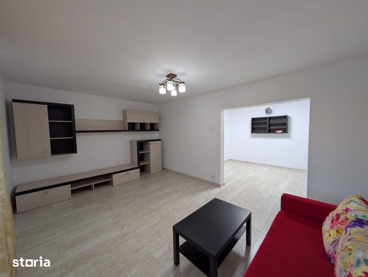 Apartament cu 3 camere semidecomandat în 9 Mai