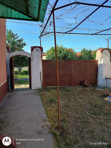 Casă cu 4 camere cu Teren 1300 Mp în Șicula