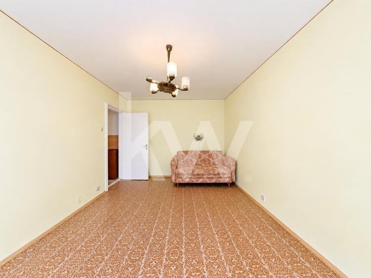 Apartament cu 3 camere decomandat în 13 Decembrie