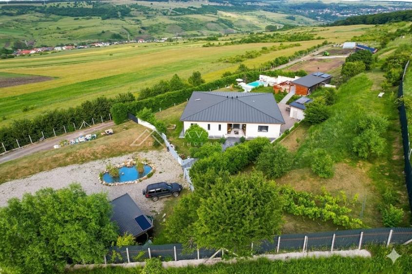 Casă individuală cu 5 camere cu Canalizare în Corușu