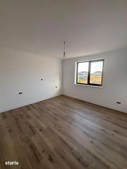 Casă cu 3 camere cu Teren 330 Mp în Sânandrei