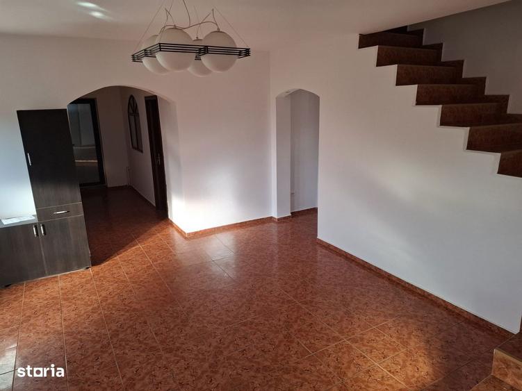 Casă cu 5 camere cu Teren 886 Mp în Central