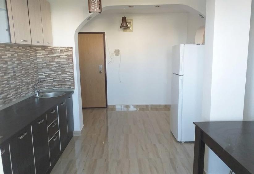 Apartament cu 2 camere decomandat în Titan