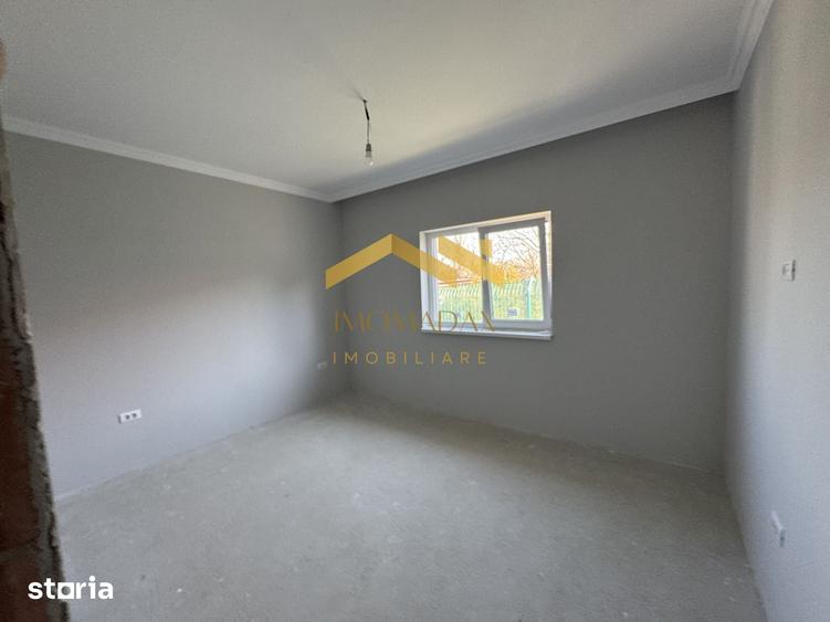 Casă cu 4 camere cu Teren 400 Mp în Sânmihaiu Român