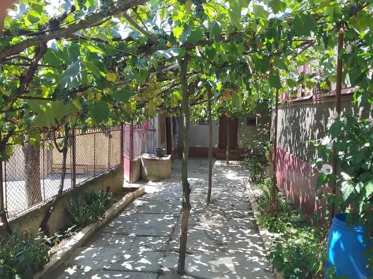 Casă cu 4 camere în Cuied