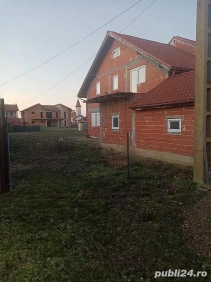 Casă cu 5 camere cu Teren 1000 Mp în Peciu Nou