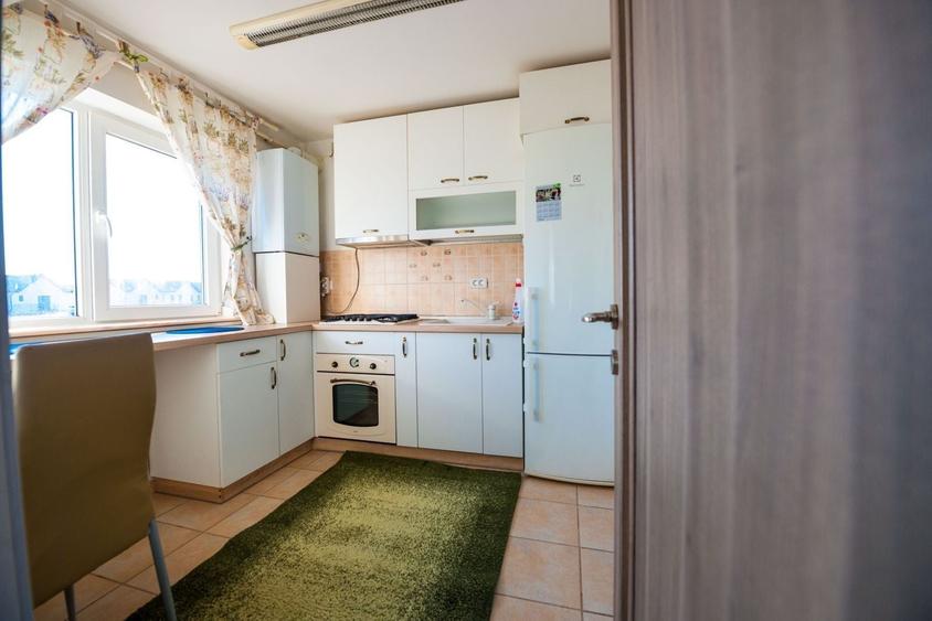Apartament cu 3 camere semidecomandat în Sânpetru