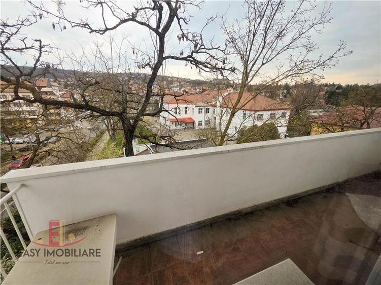 Apartament cu 2 camere semidecomandat în Cornișa