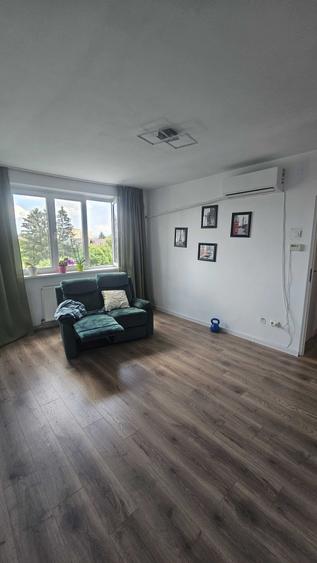 Apartament cu 4 camere semidecomandat în Drumul Carului