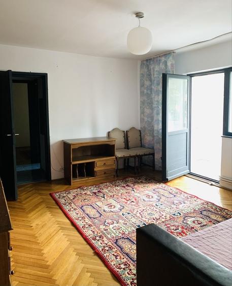 Apartament cu 3 camere semidecomandat în Simion Bărnuțiu