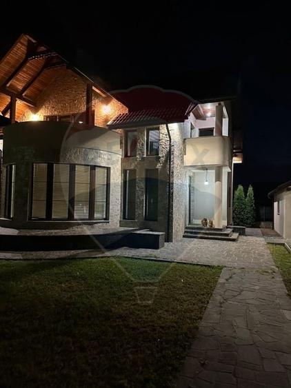 Casă individuală cu 5 camere cu Teren 700 Mp în Tăuții de Sus