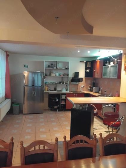 Casă cu 3 camere cu Teren 1200 Mp în Central