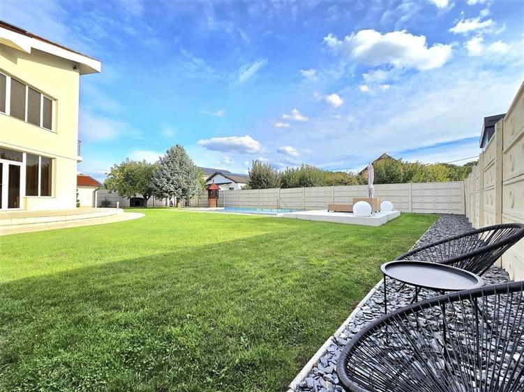 Casă individuală cu 6 camere cu Piscina în Sânmartin