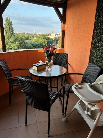 Apartament cu 3 camere decomandat în Central