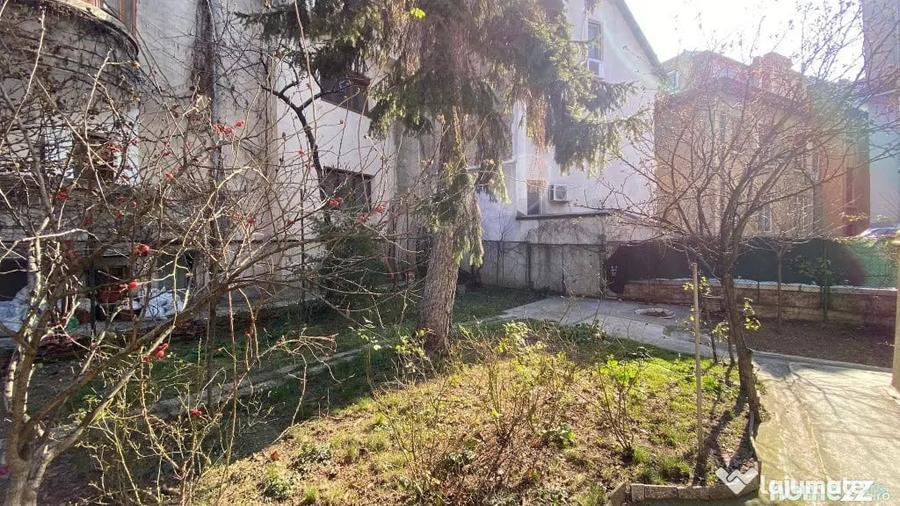 Casă cu 7 camere cu Teren 383 Mp în Cișmigiu