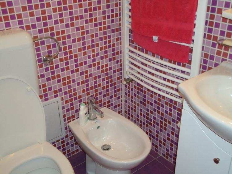 Apartament cu 3 camere decomandat, mobilat în Unirii