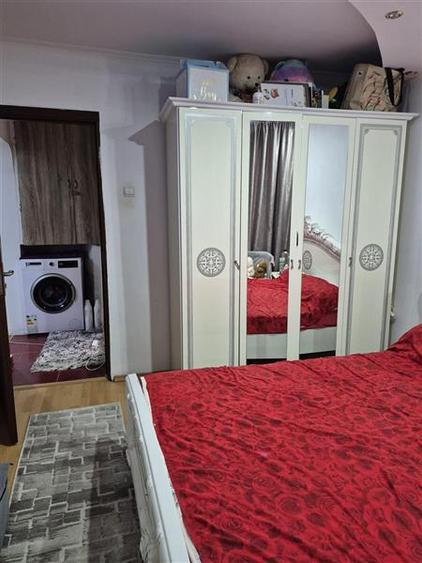Apartament cu 3 camere semidecomandat în Colentina