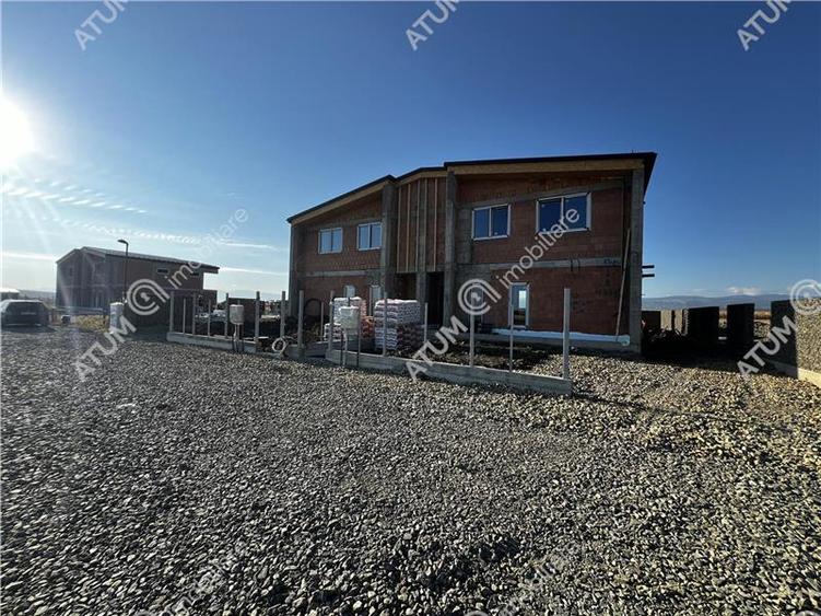 Duplex cu 4 camere cu Canalizare în Șura Mică