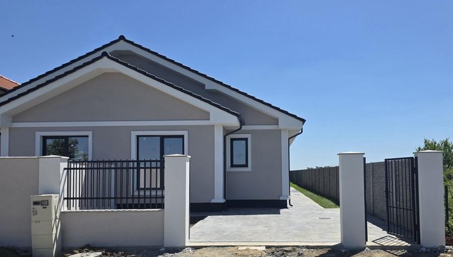 Casă cu 3 camere în Moșnița Nouă
