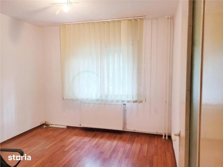 Apartament cu 3 camere semidecomandat în Mioriței