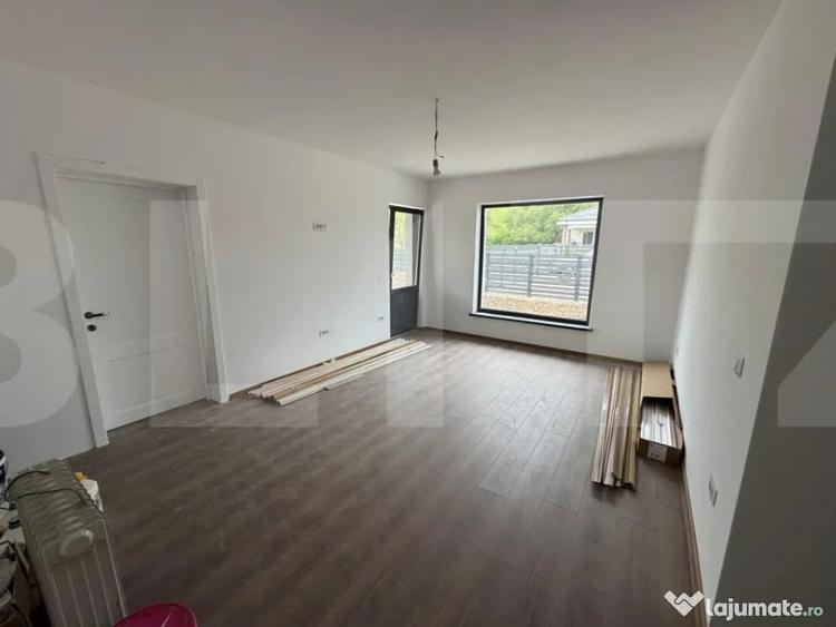 Casă cu 4 camere cu Teren 1250 Mp în Curtești