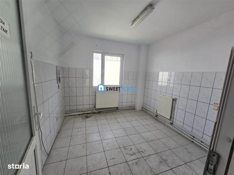 Spațiu comercial, de 80 mp, în Central
