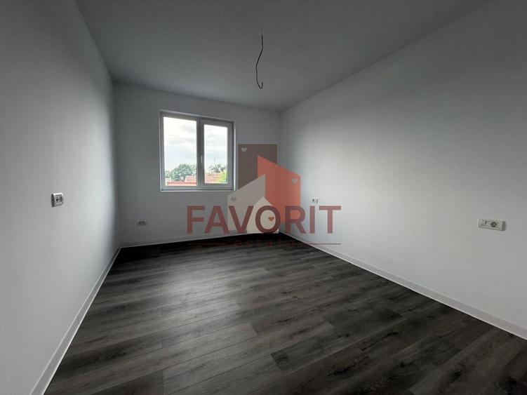 Duplex cu 4 camere cu Canalizare în Utvin