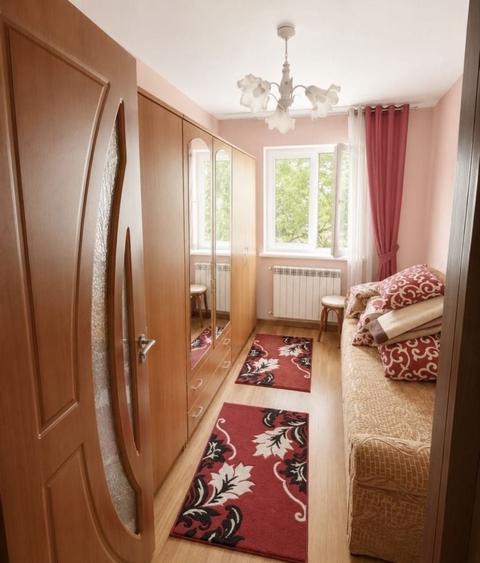 Apartament cu 3 camere semidecomandat în Craiovița Nouă