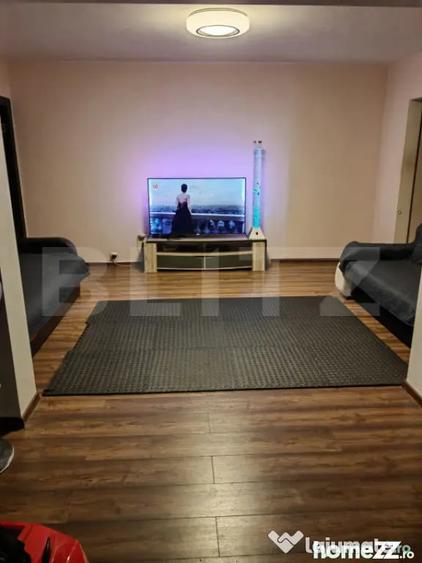 Apartament cu 3 camere semidecomandat în Central