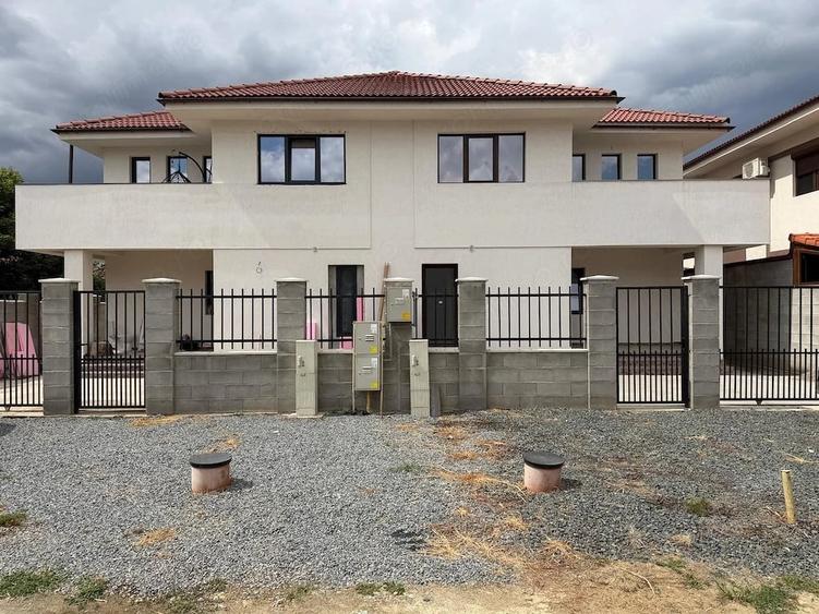 Casă cu Teren 253 Mp în Est