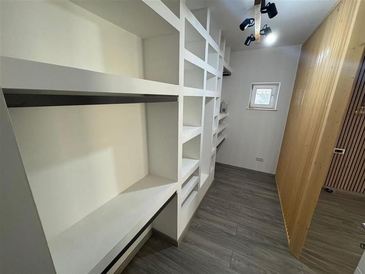 Apartament cu 3 camere decomandat, mobilat în Brăilei