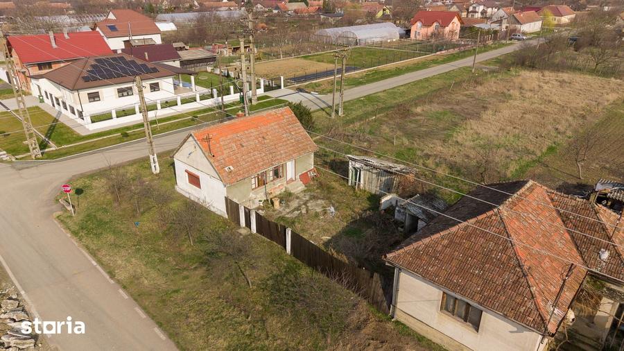 Casă cu 2 camere cu Teren 1570 Mp în Ghioroc
