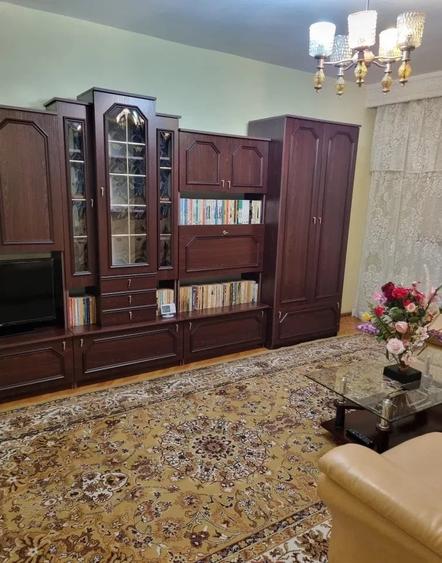 Apartament cu 3 camere decomandat în Cetate