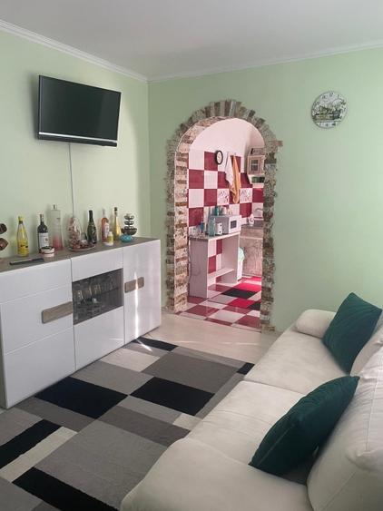Casă individuală cu 5 camere cu Teren 800 Mp în Vest