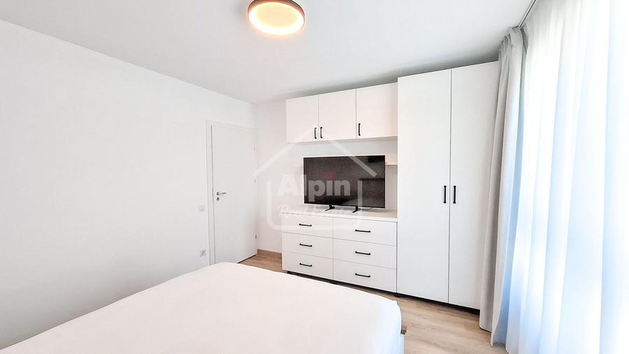 Apartament cu 2 camere decomandat, mobilat în Tractorul