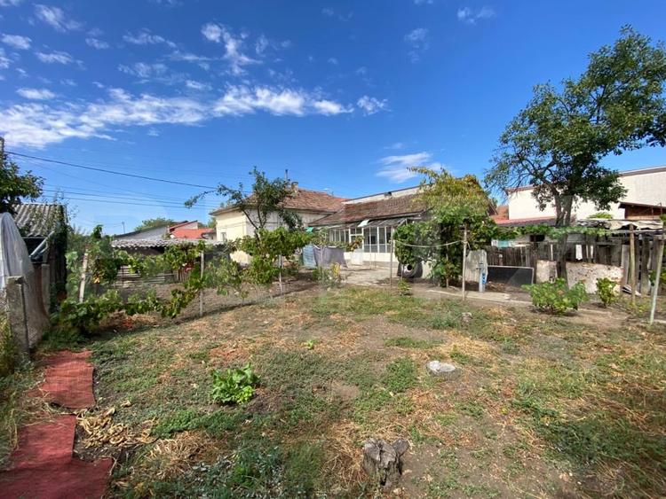 Casă individuală cu 3 camere cu Canalizare în Fratelia