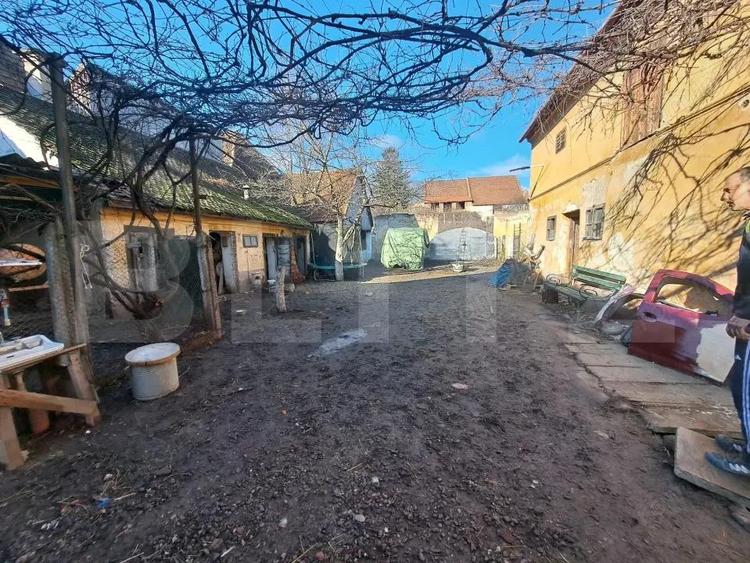 Casă cu Teren 1345 Mp în Central