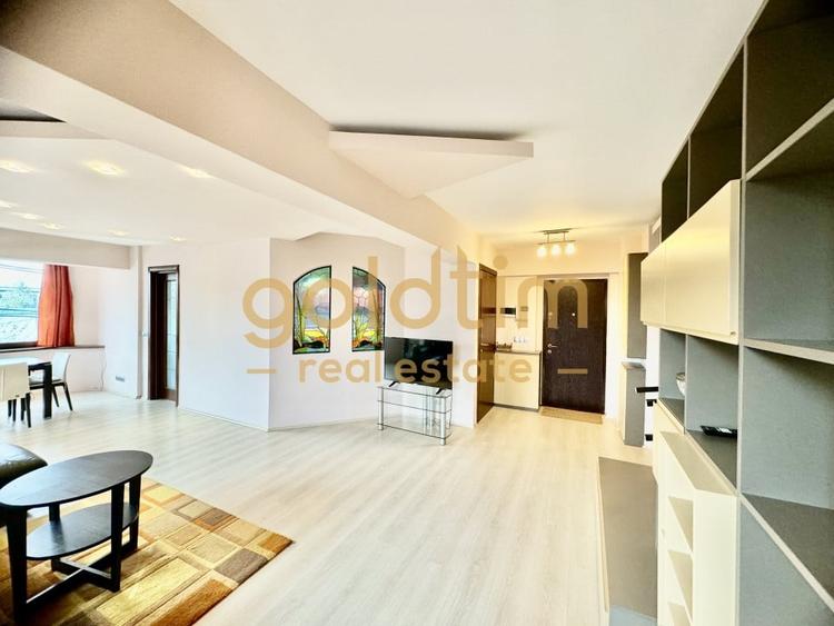 Apartament cu 3 camere semidecomandat, mobilat în Băneasa