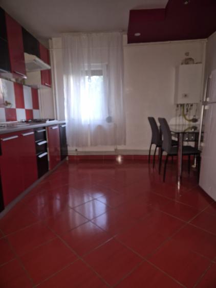 Apartament cu 2 camere semidecomandat în Broșteni