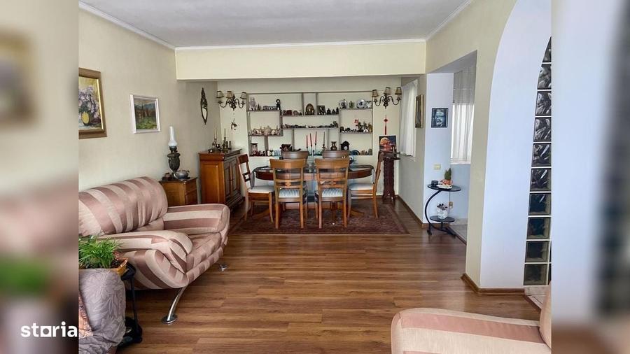 Casă cu 4 camere în Satu Nou